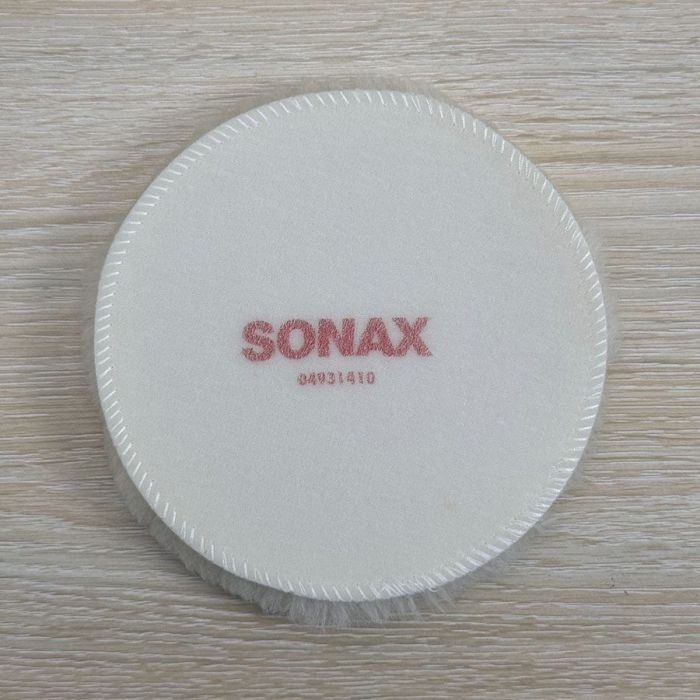 Полировальный круг из натуральной овечьей шерсти и полиэстера 133 мм SONAX PROFILINE Lammwollpad 133 (493141)