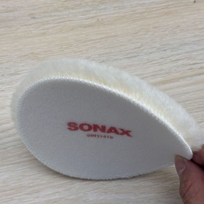 Полировальный круг из натуральной овечьей шерсти и полиэстера 133 мм SONAX PROFILINE Lammwollpad 133 (493141)
