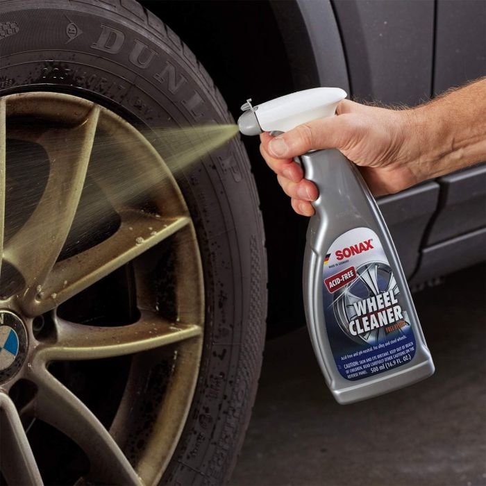 Бескислотный очиститель легкосплавных и стальных дисков 500 мл SONAX XTREME Wheel Cleaner PLUS (230200)