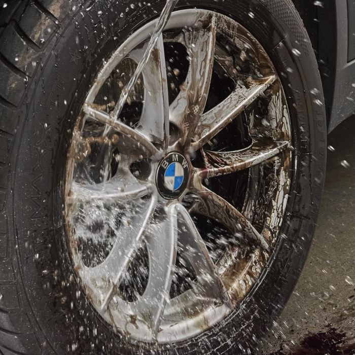 Бескислотный очиститель легкосплавных и стальных дисков 500 мл SONAX XTREME Wheel Cleaner PLUS (230200)