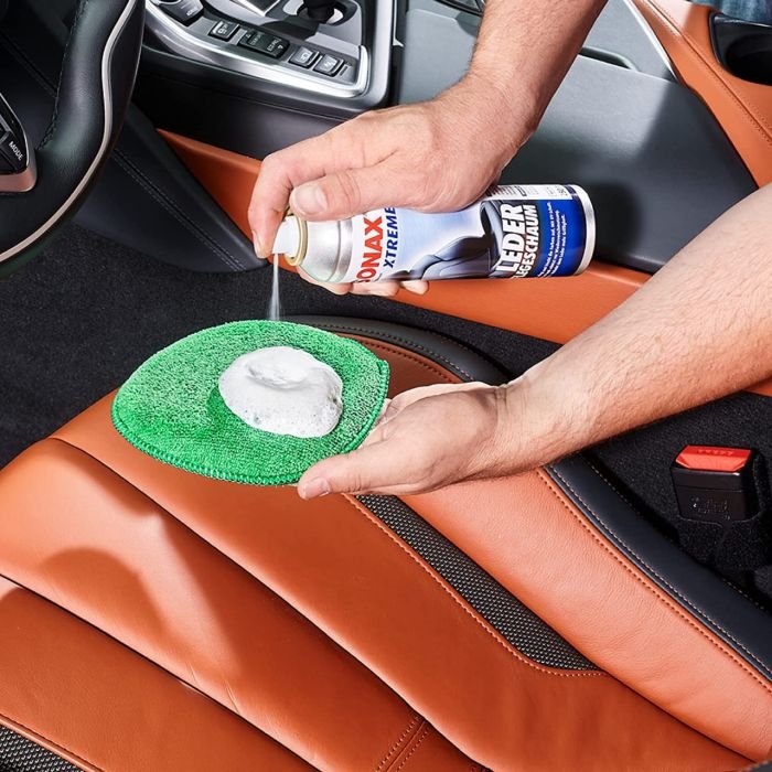 Очиститель кожи салона пена Sonax Xtreme Leather Care Foam 250 мл (289100)