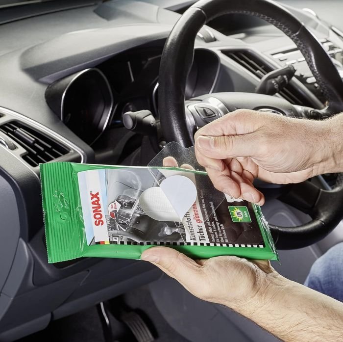 Салфетки по уходу за пластиком салона автомобиля Sonax Plastic care wipes 10шт (415100)